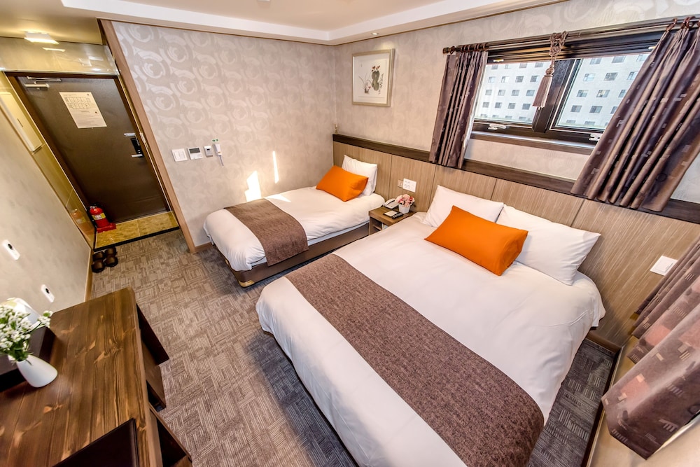DELUXE, TWIN BEDS