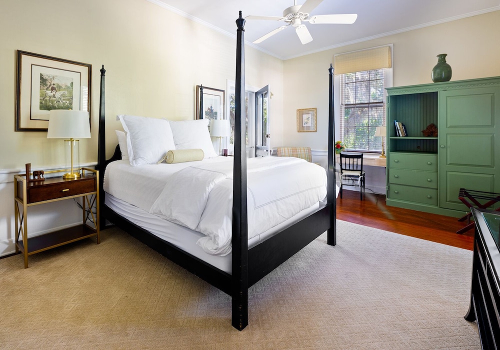 Rhett House Inn 12/50