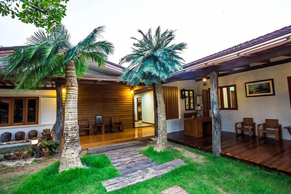 Tree Home Plus Home Stay 48/50