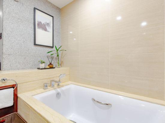 Binhai Jinling International Hotel 54/62