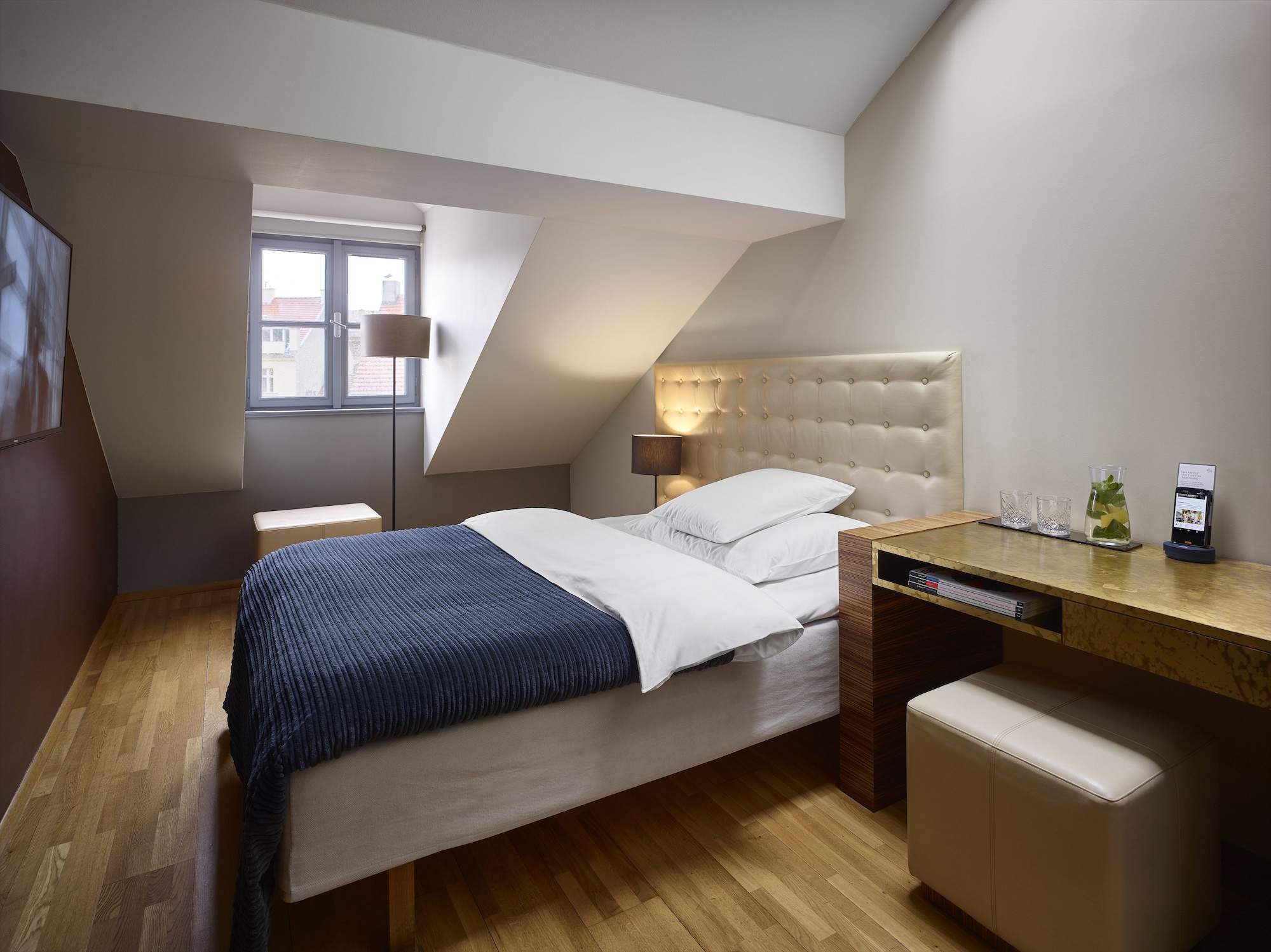 1 BEDROOM, STANDARD, SINGLE
