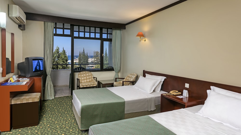 Ozkaymak Marina Hotel 50/98