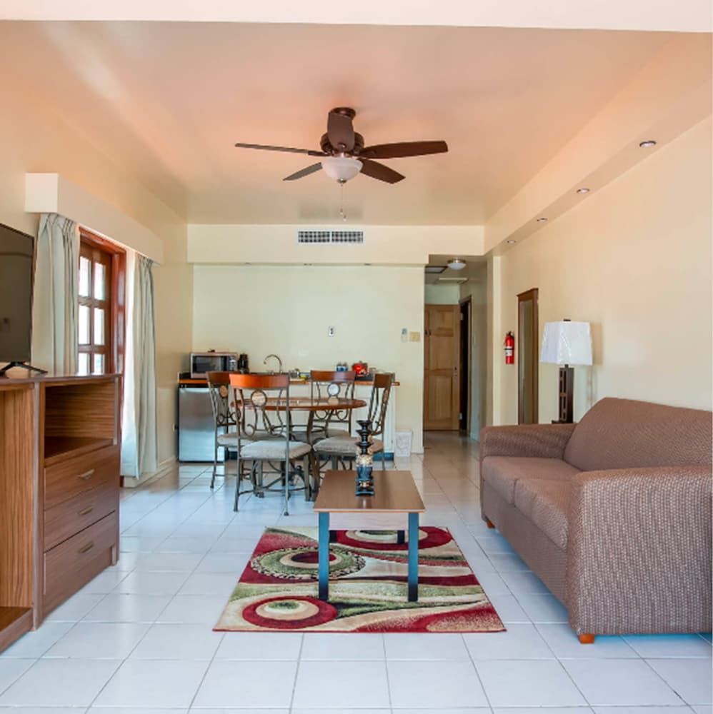Village Cay 23/41