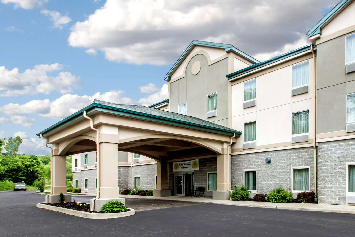 Quality Inn and Suites Fishkill South Near I-84 52/52