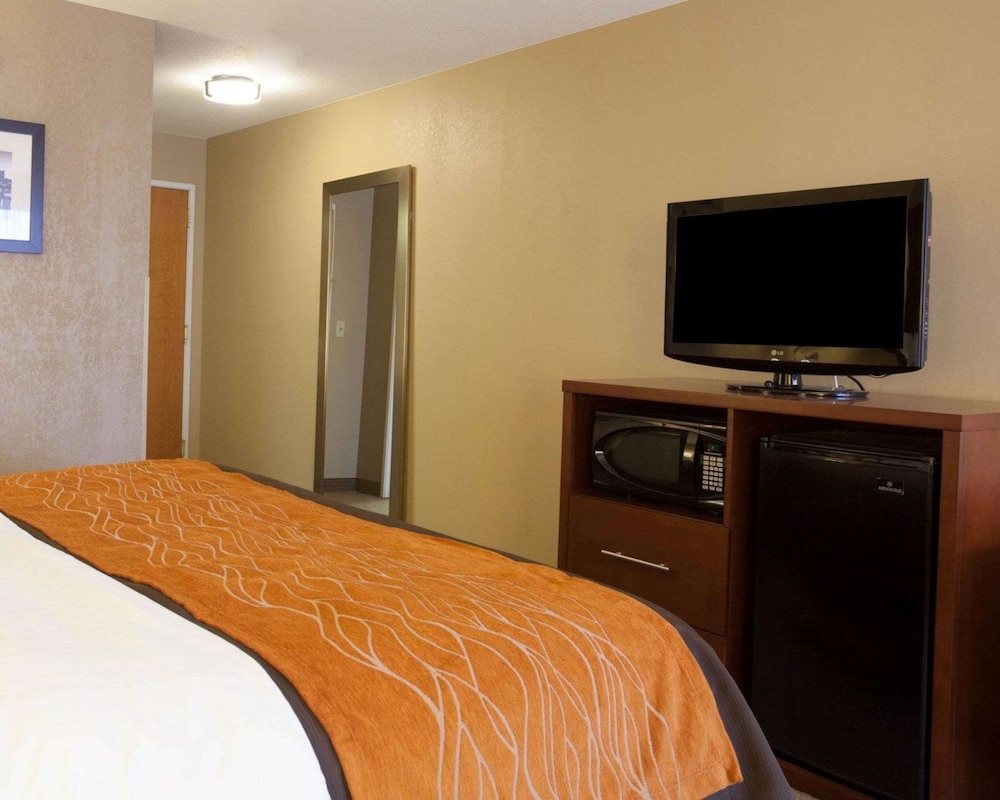 Quality Inn & Suites I-40 East 57/59