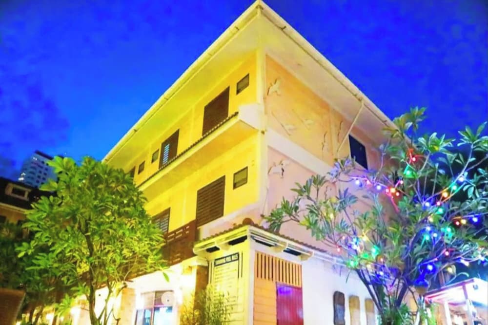 Aiyaree Place Hotel 6/75