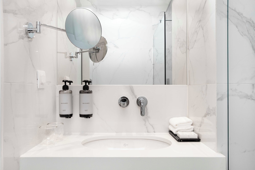 Luwian Athens Boutique Hotel 59/60