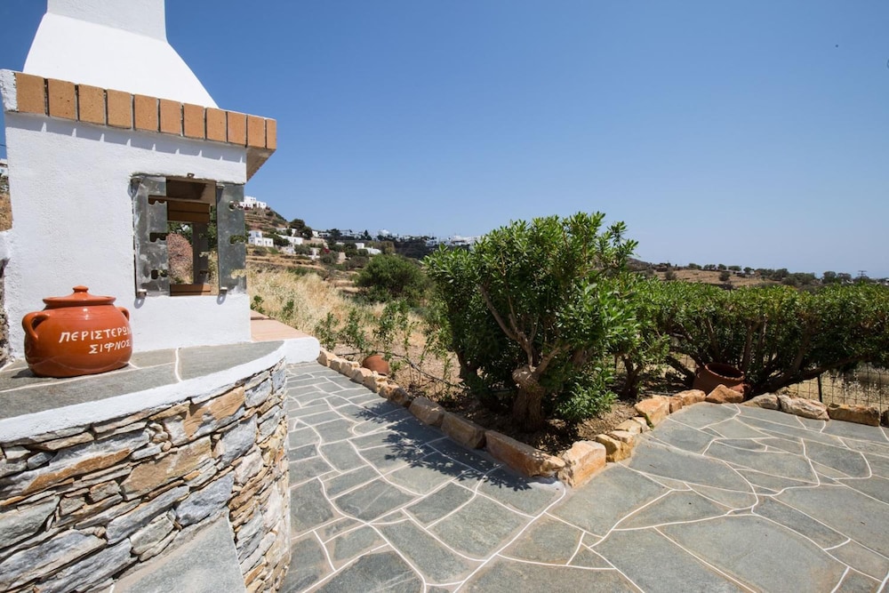 peristeronas house