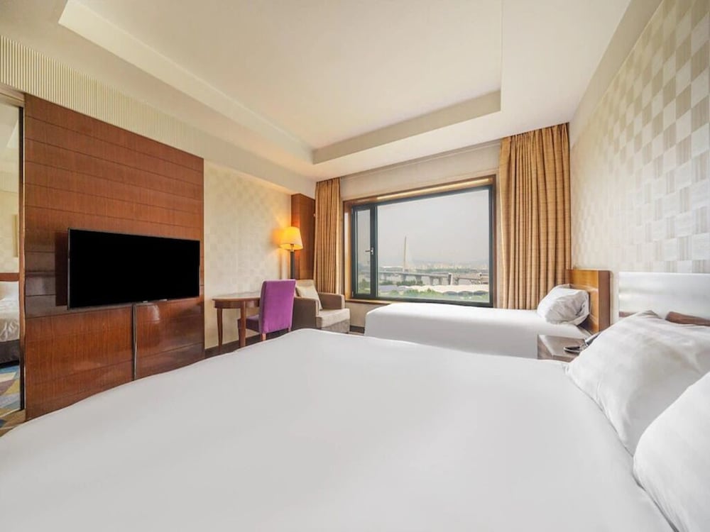 DELUXE, TWIN BEDS