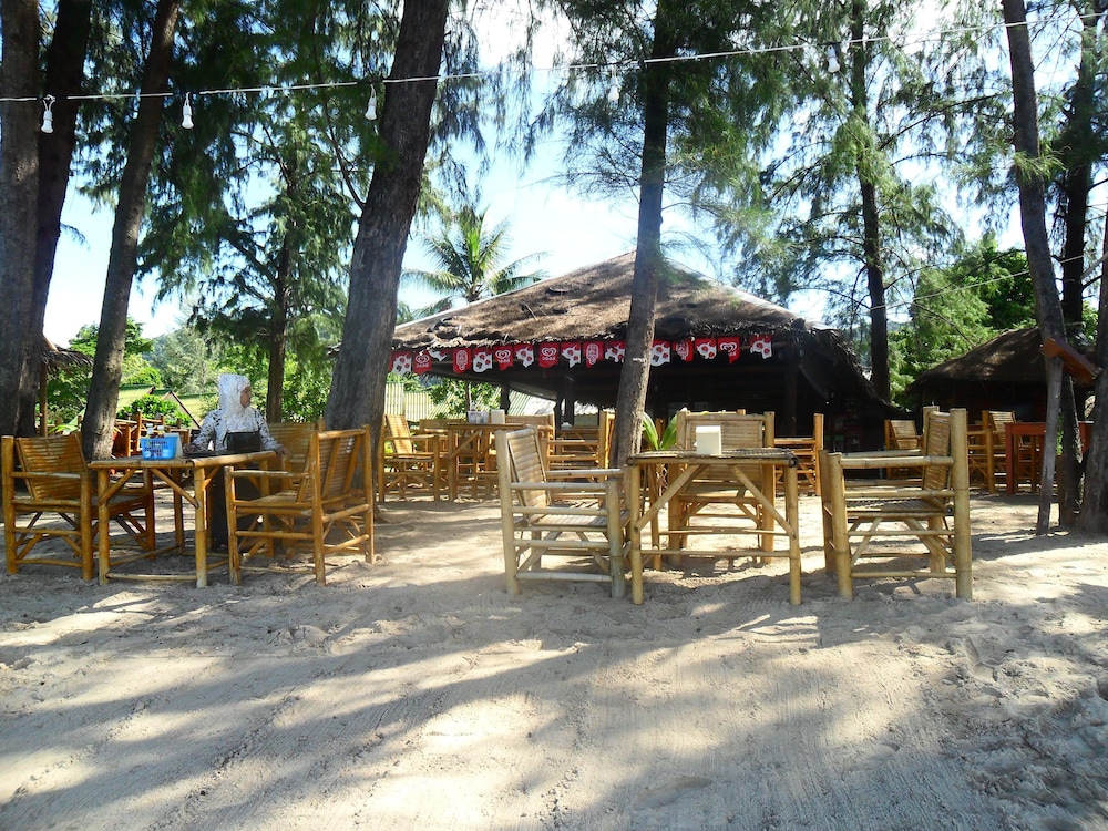Lanta Palm Beach Resort 9/60