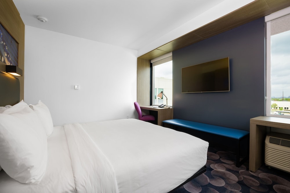 Aloft Austin Airport 12/47
