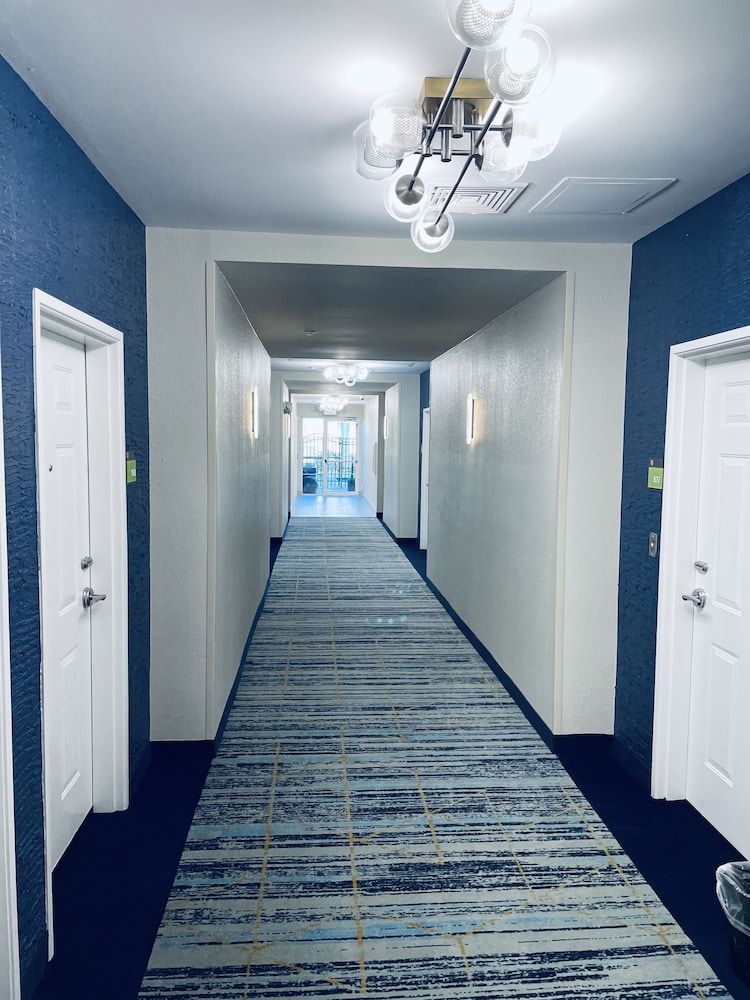La Quinta Inn And Suites By Wyndham Port Arthur 20/50