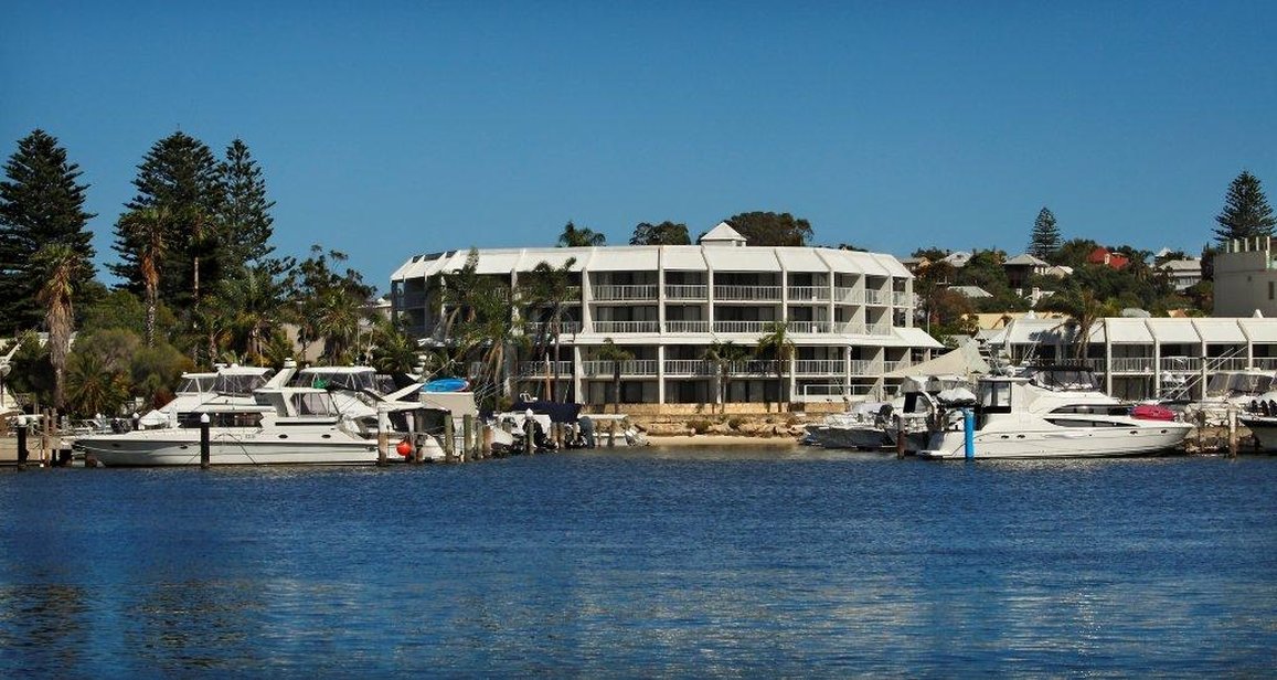 Pier 21 Apartment Hotel 2/60
