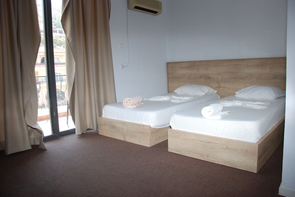 ROOM, TRIPLE