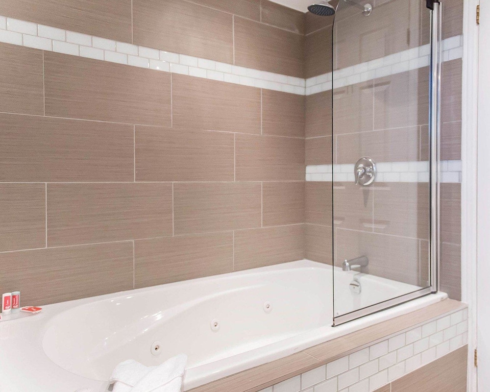 Econo Lodge Downtown Ottawa 24/50