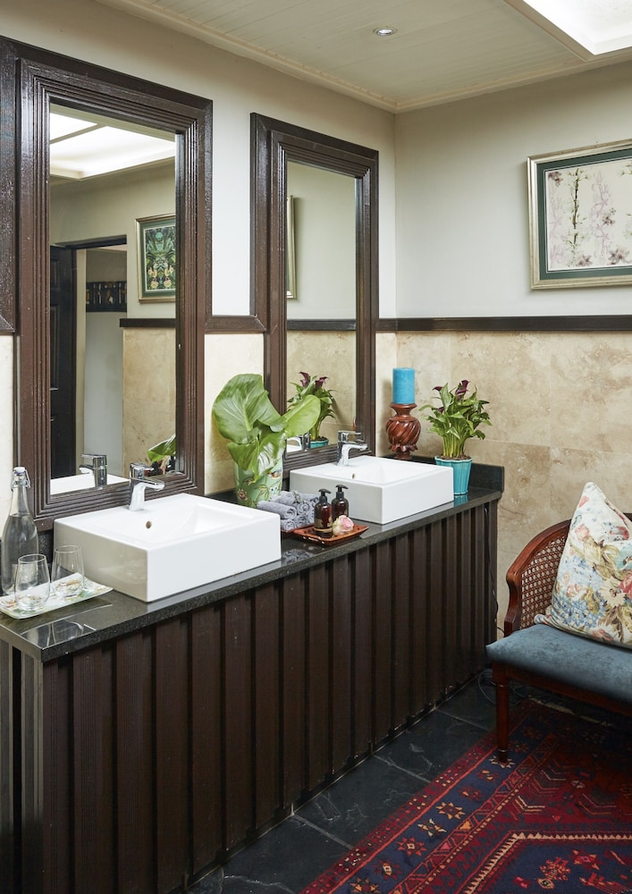 Prana Lodge 6/44