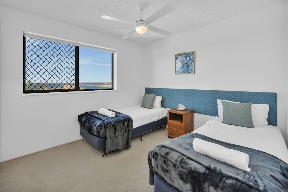 3 Bedrooms, Adjoining, Tower, Apartment, Queen and Twin Beds
