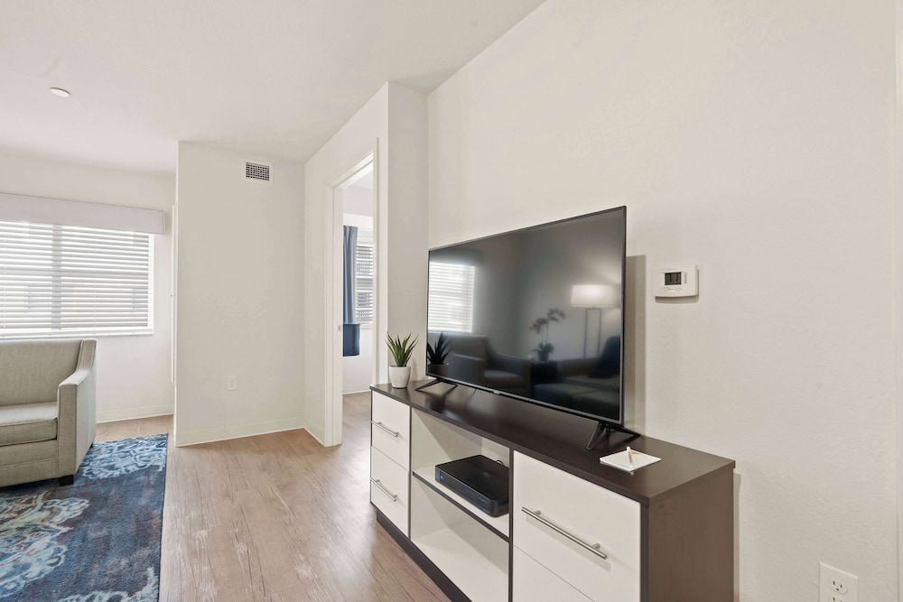 WaterWalk Extended Stay by Wyndham Kansas City - Overland Pk 59/61