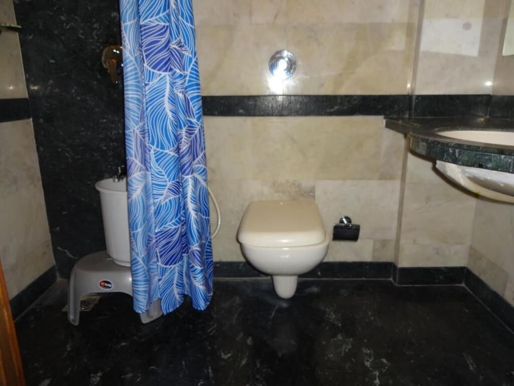 HOTEL NAHAR MANCHESTER INN 42/42