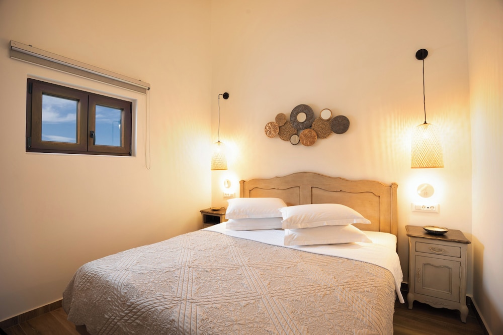 EXECUTIVE, SUITE