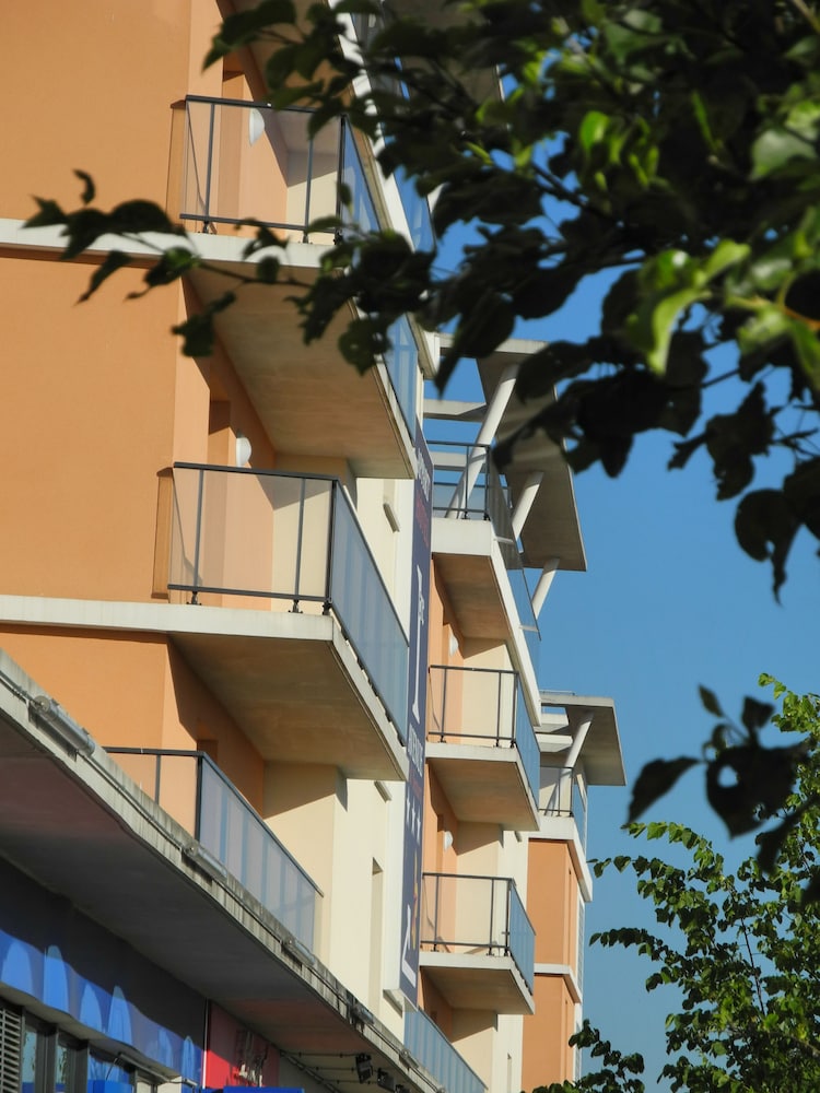 Villa Val Senart 6/40