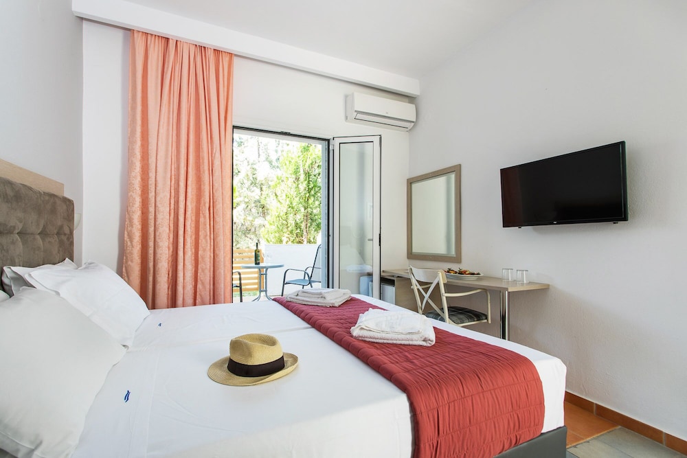 CORAL BLUE BEACH HOTEL 54/78