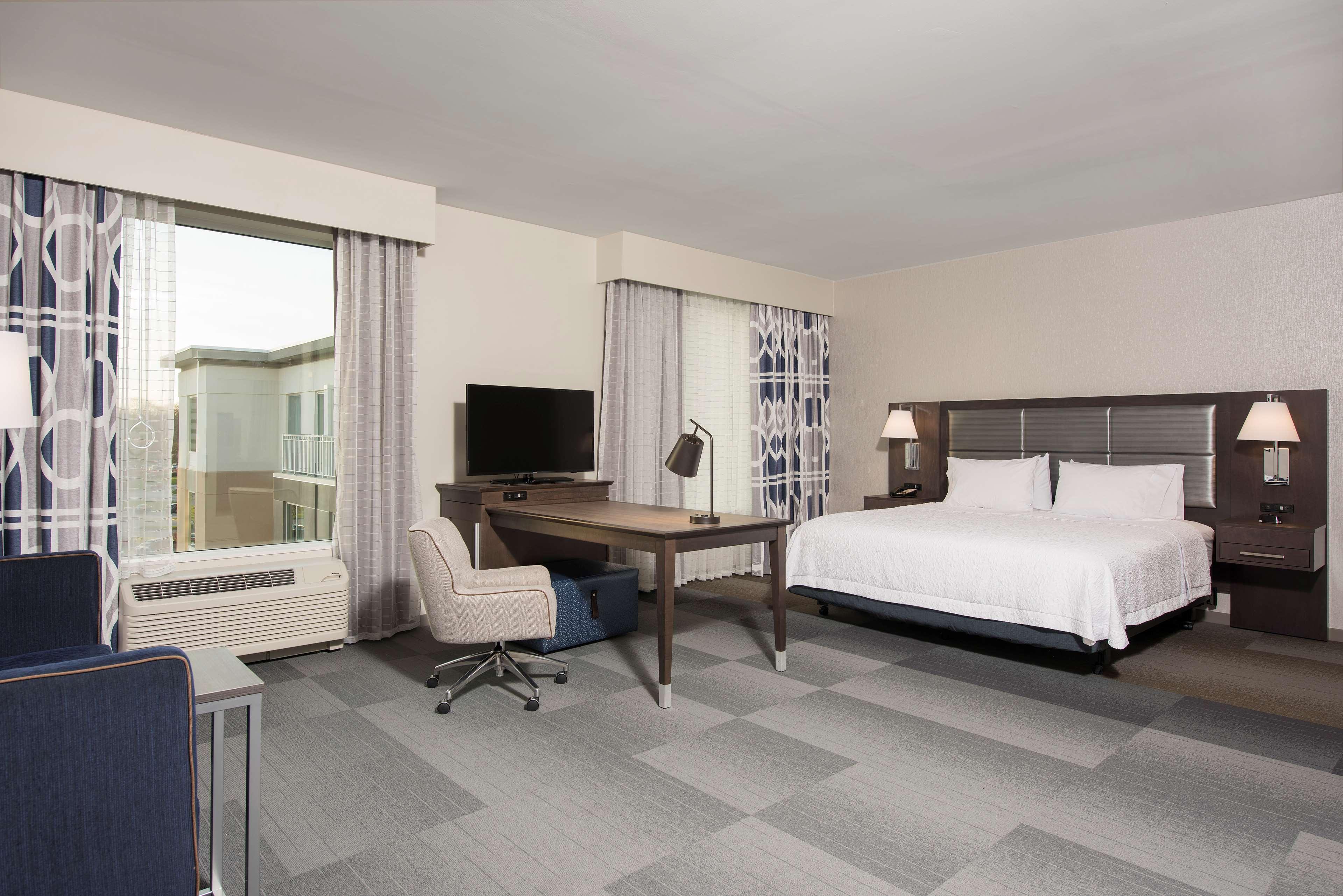 STUDIO, SUITE, KING BED