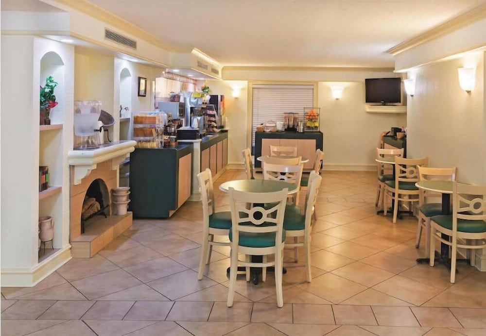 Rodeway Inn College Station, TX 28/37