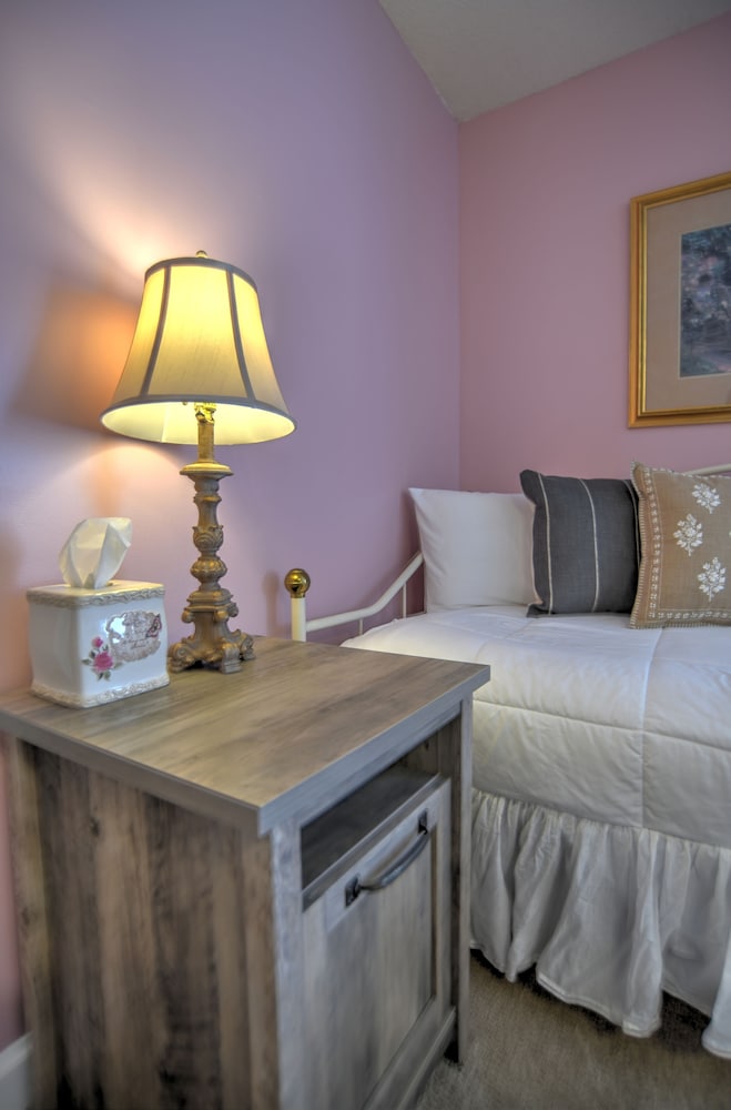 Blue Mountain Mist Country Inn 28/63