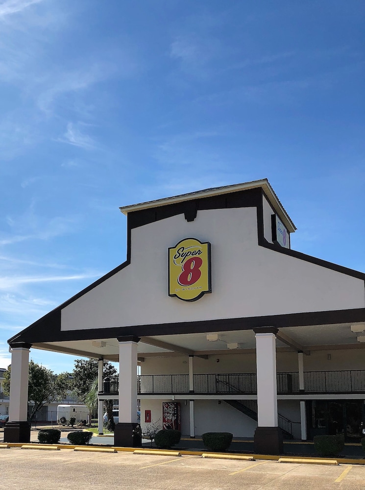 Super 8 By Wyndham Gulfport Near Biloxi 2/57