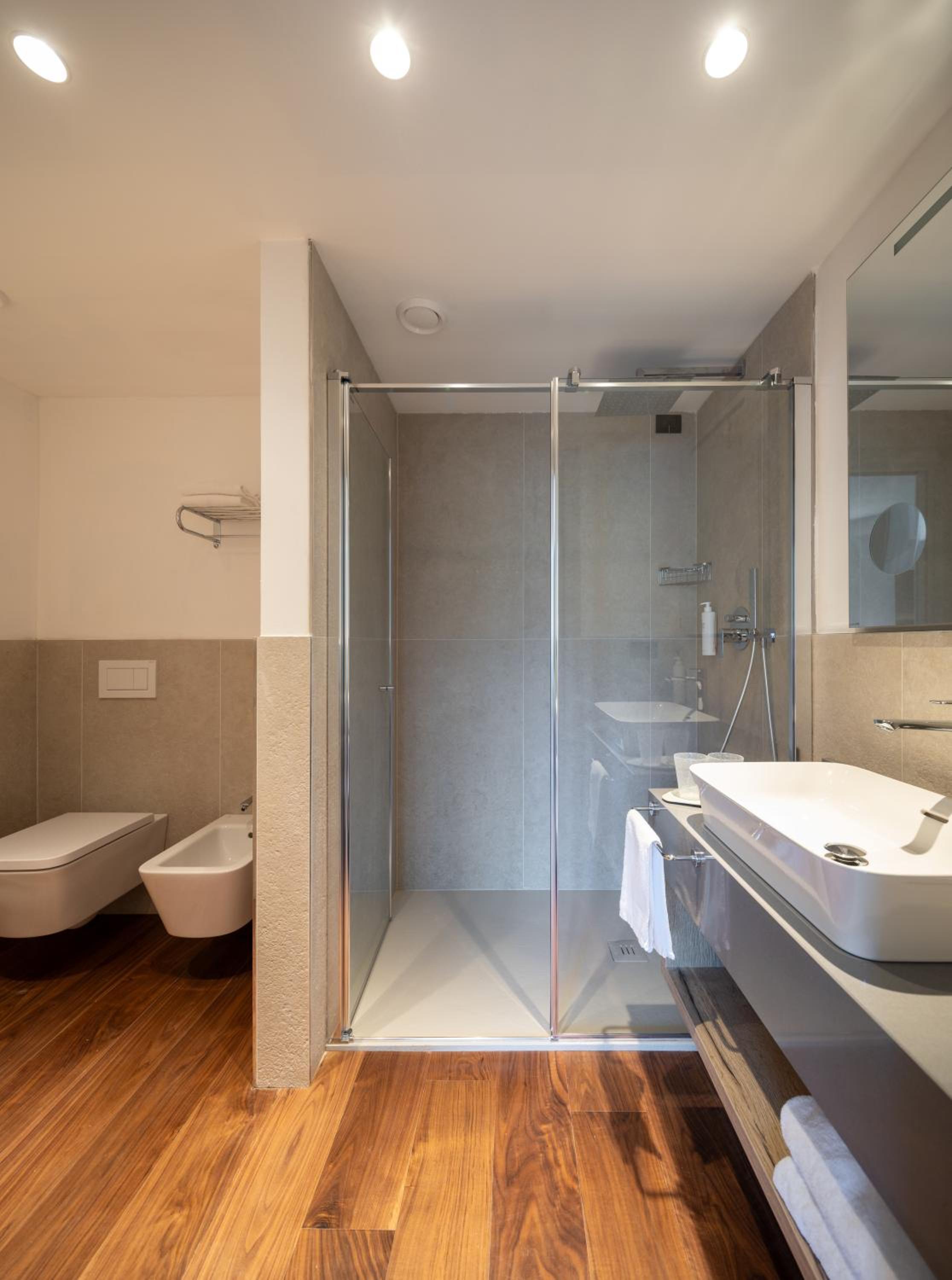 جناح عائلي بشرفة، Hotel Garda 7/8