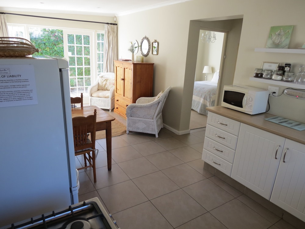 AppleBee Guest Cottages 36/50