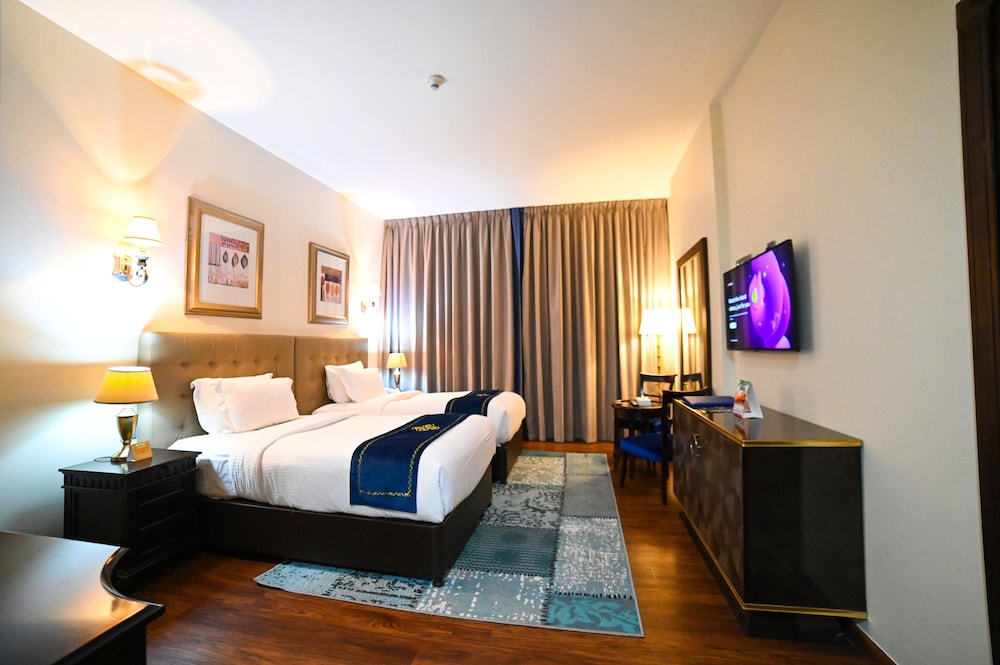 Seven Seas Hotel 30/68