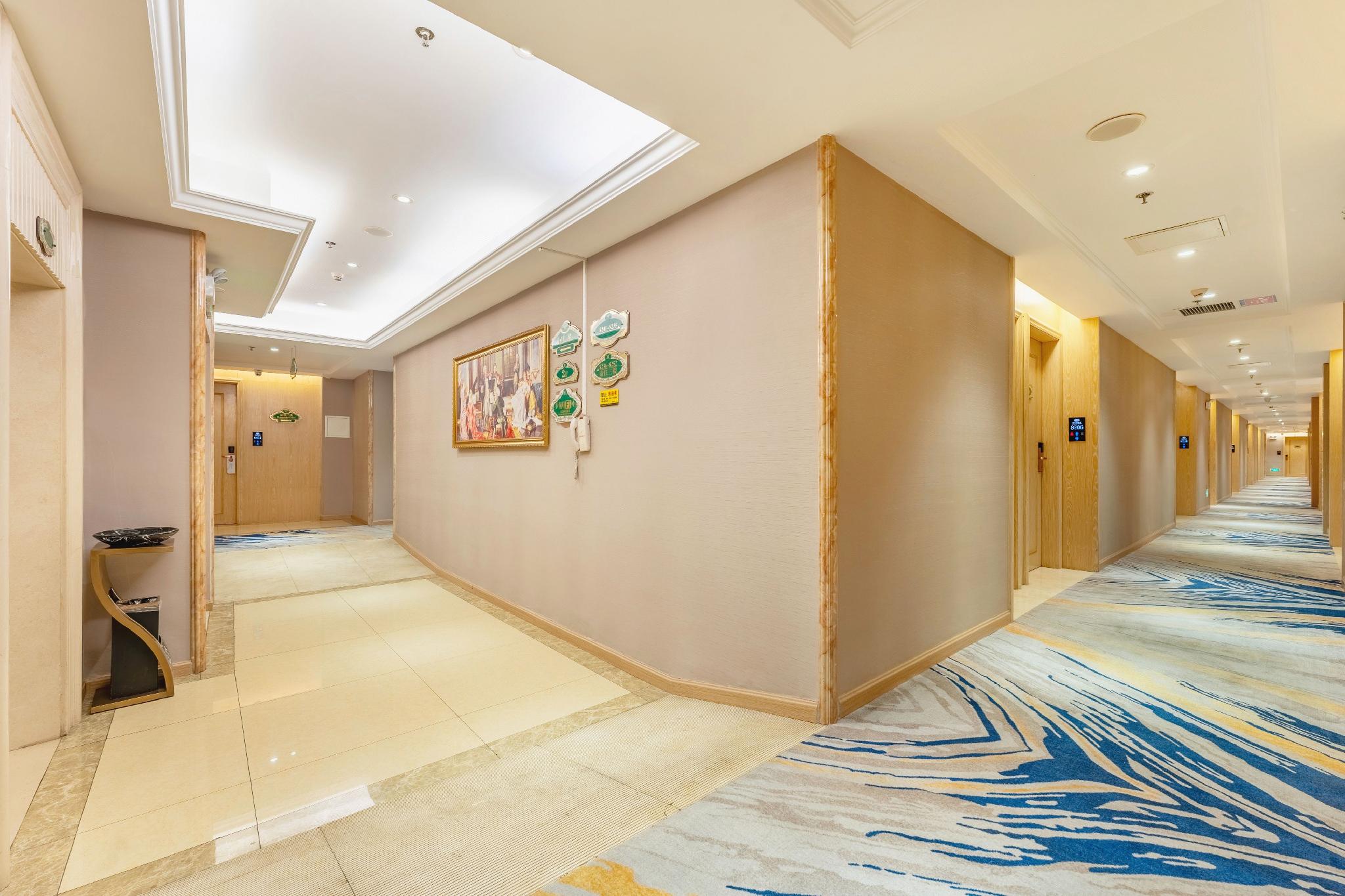 Vienna Hotel (Shenzhen Huaqiang North) 18/44