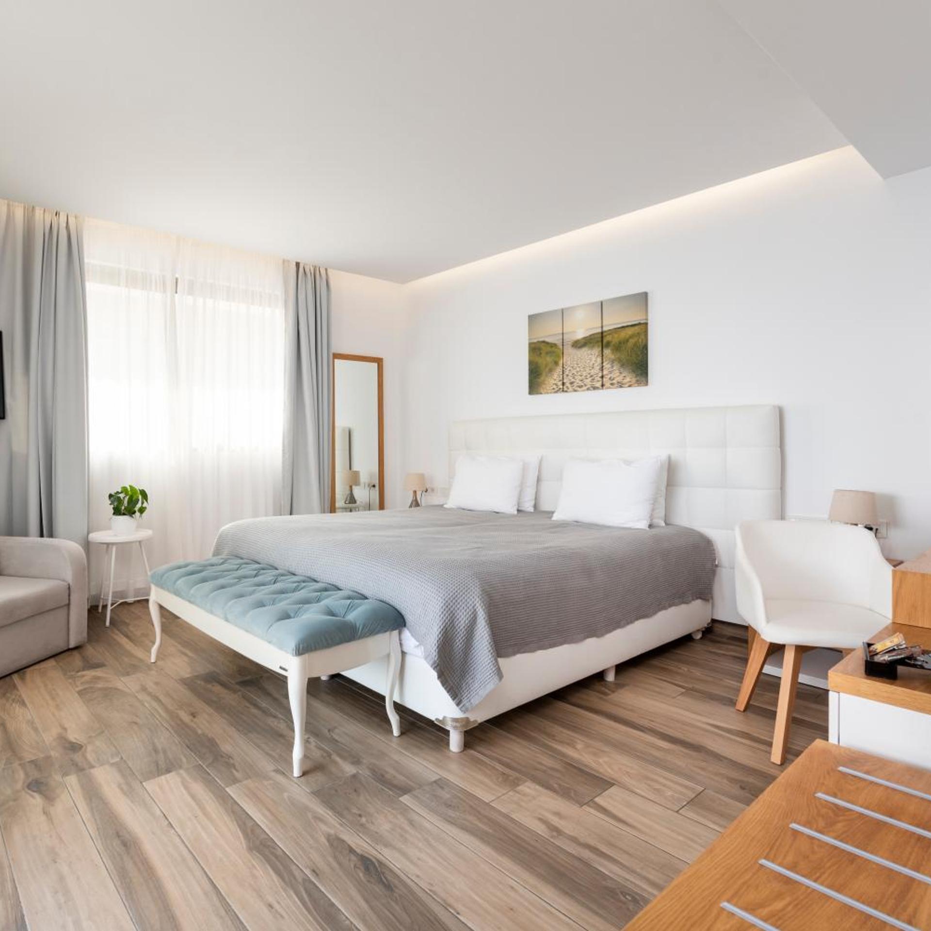 JUNIOR SUITE, SEA VIEW, OUTDOOR JETTED TUB