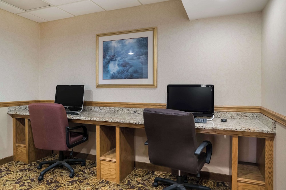 Quality Inn and Suites Saginaw, MI 36/47