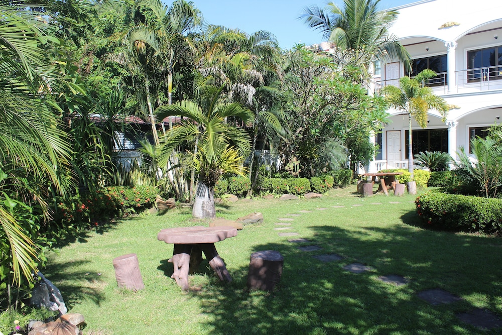 White Elephant Resort 36/43