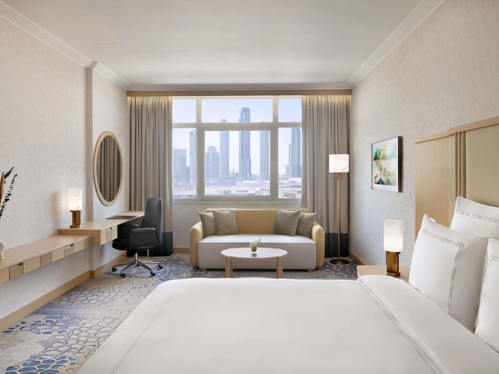 غرفة ديلوكس بسرير كينج، Swissotel Al Murooj Dubai 8/9
