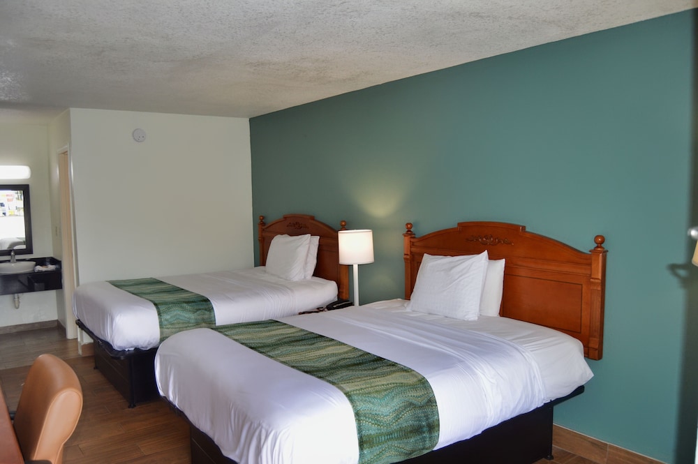 Days Inn by Wyndham Hardeeville Near Hilton Head 16/50