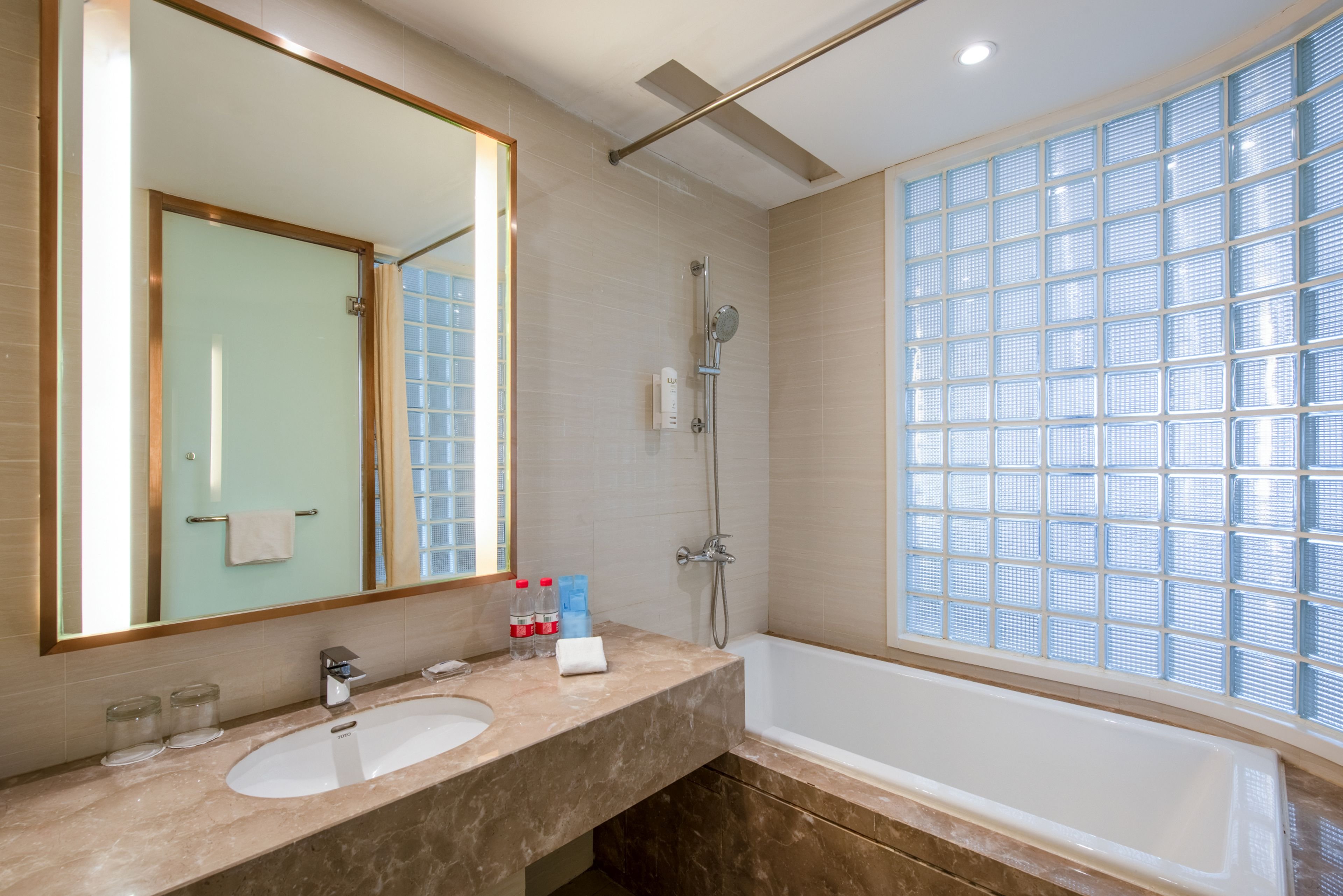 HOLIDAY INN EXPRESS SHENYANG GOLDEN CORRIDOR 47/49
