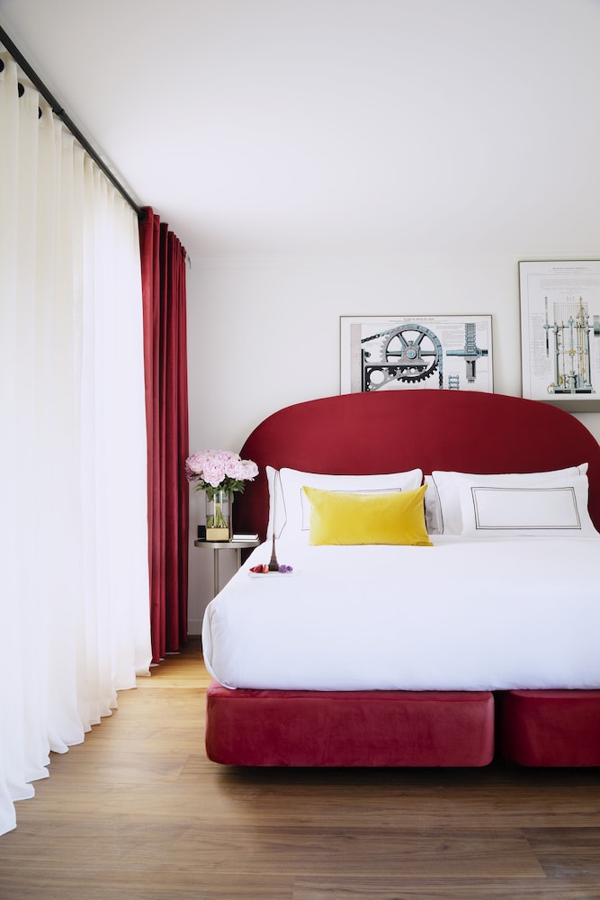 Deluxe, Balcony