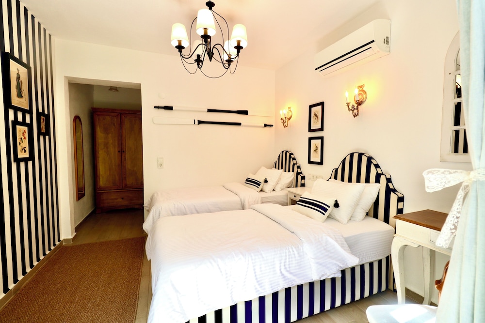 ROOM, TWIN BEDS, GARDEN VIEW