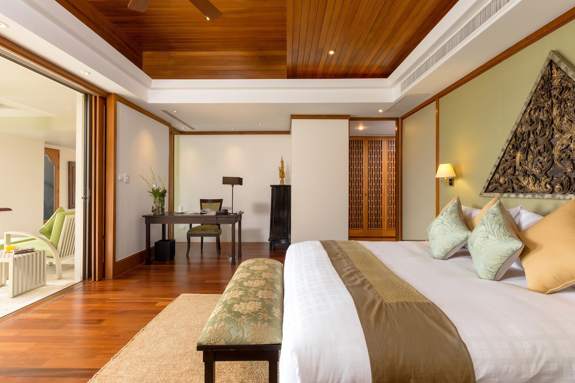 3 BEDROOMS, RESIDENCE, OCEAN FRONT