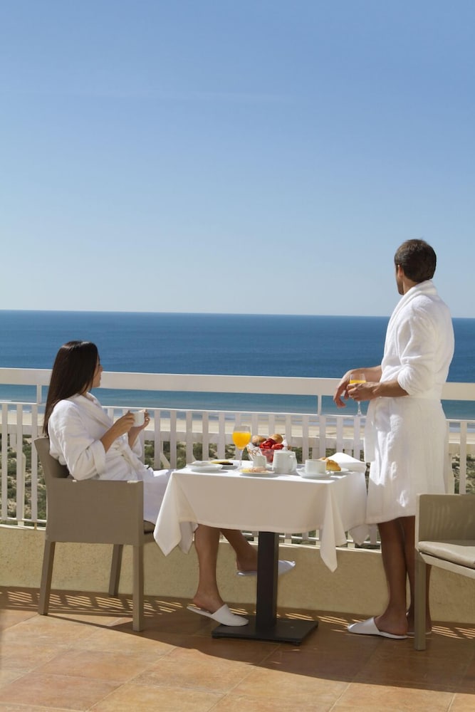 Ozadi Altura Beach Resort 48/68