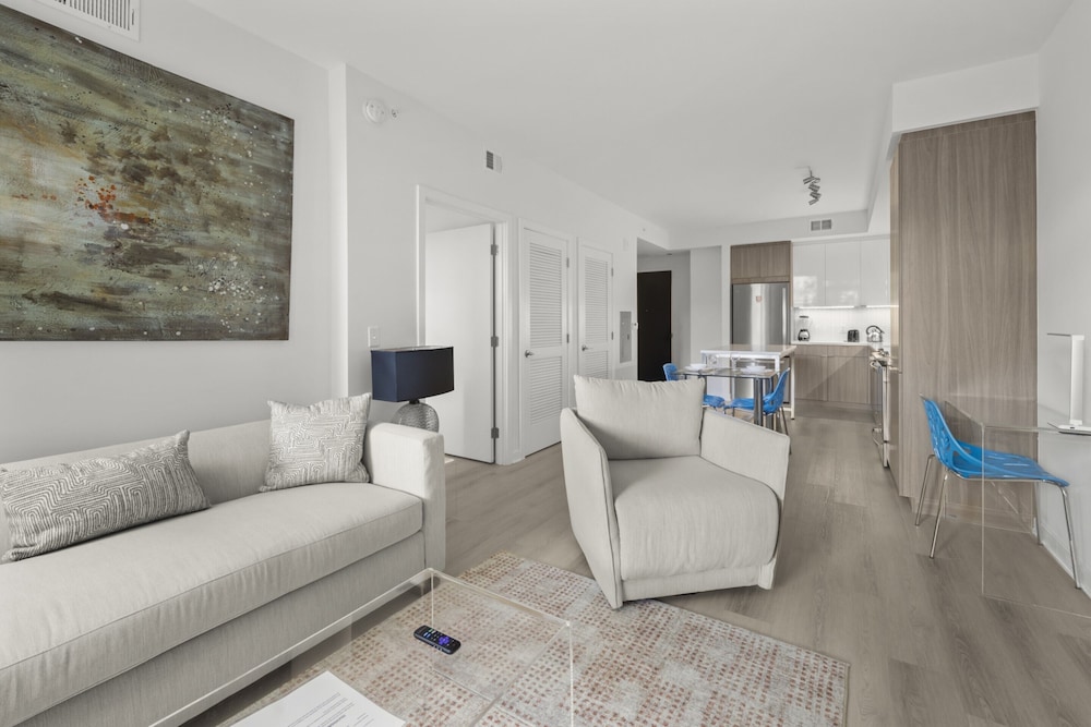 Global Luxury Suites at Capitol Hill 28/49