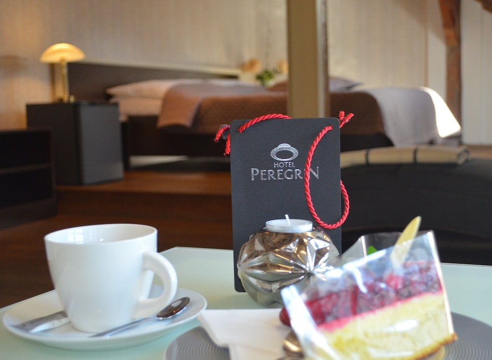 HOTEL PEREGRIN 34/72
