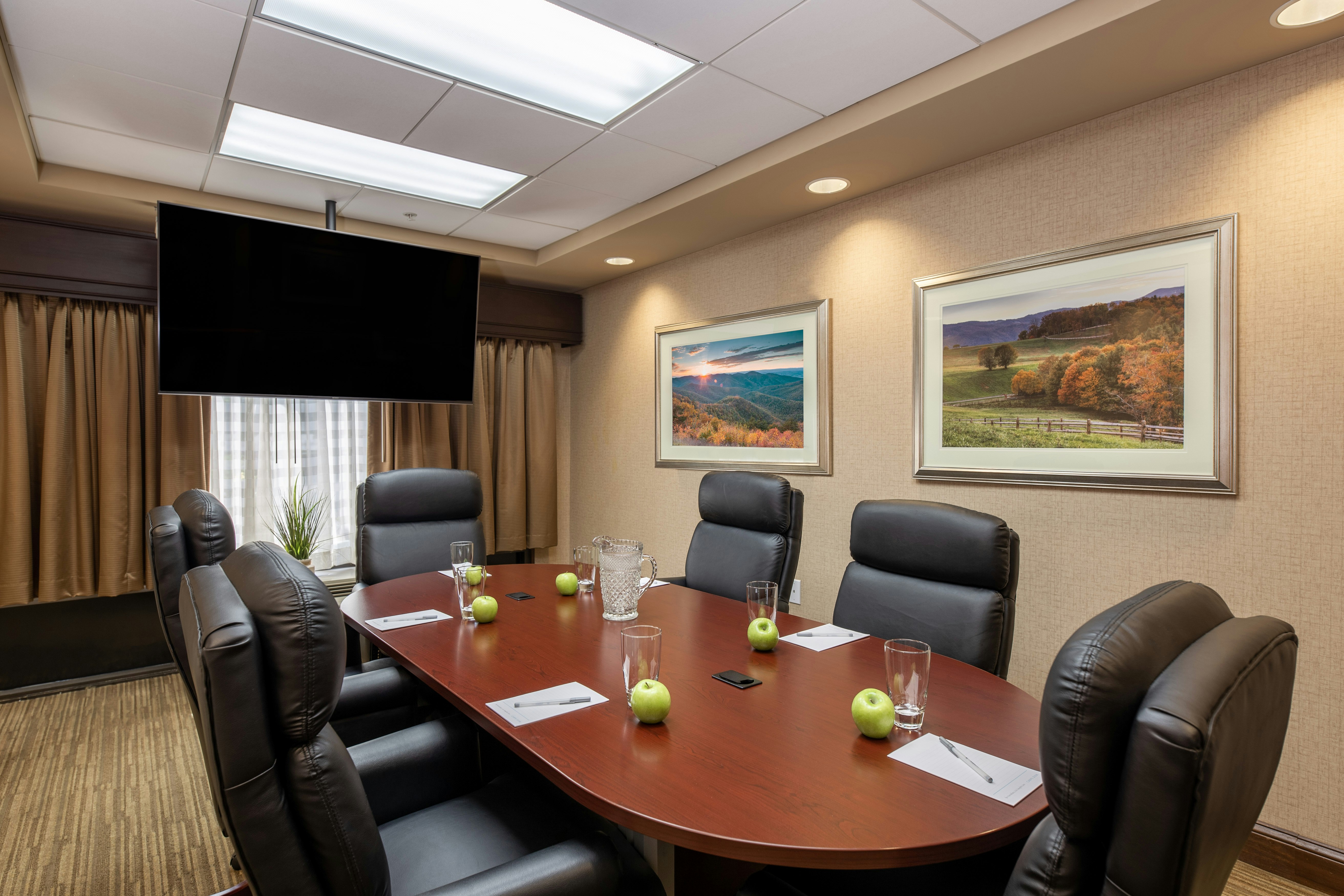 Hampton Inn Hanes Mall Winston-Salem 37/40