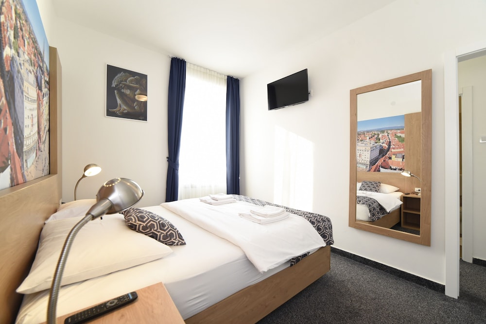 ROOM, TRIPLE
