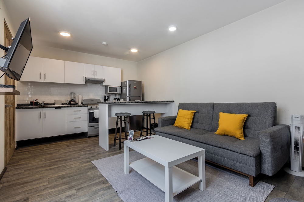 Om 686 Urban Lofts 28/50