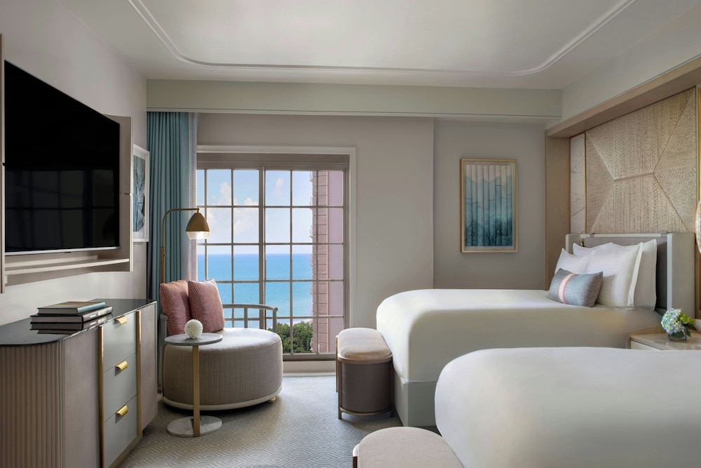 جناح بسريرين مزدوجين بإطلالة على البحر بغرفتي نوم، Ritz Carlton Naples 2/9